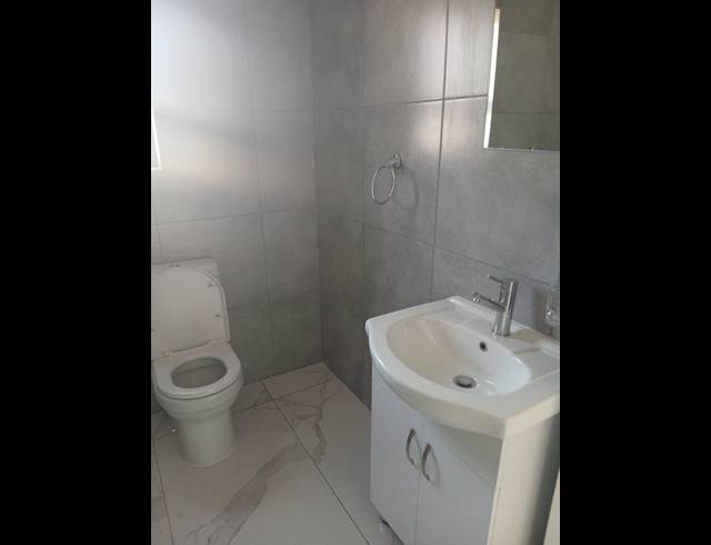 3 BEDROOM FREEHOLD FOR SALE IN DERSLEY